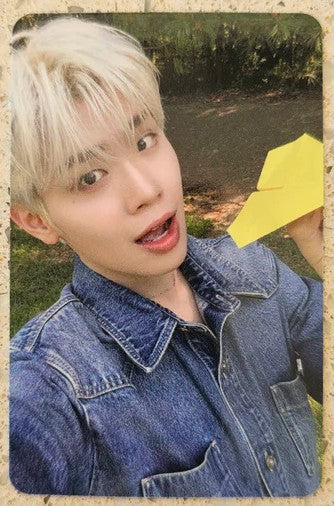 ZEROBASEONE – NEVER SAY NEVER (Apple Music Photobook Ver.) Photocard | Official K Pop Photocard