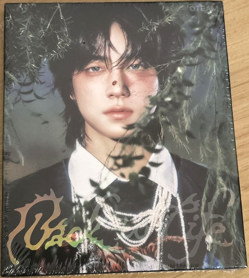 &TEAM Back to Life – ROAR ver. album cover featuring Taki, showcasing his individual concept photo in the dramatic “ROAR” theme styling.